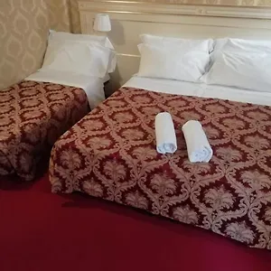 casa-margot.hotelinveneto.com/